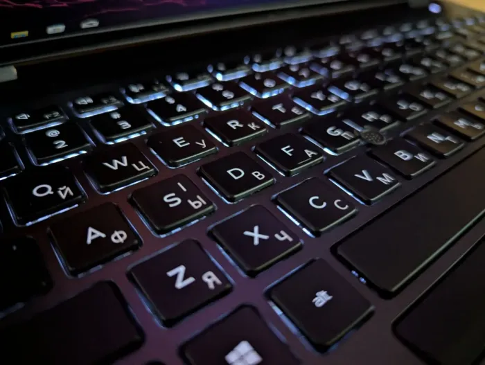 Ультрабук Б-клас Dell Latitude 5501 / 15.6" (1920x1080) IPS / Intel Core i5-9400H (4 (8) ядра по 2.5 - 4.3 GHz) / 16 GB DDR4 / 480 GB SSD / Intel UHD Graphics 630 / WebCam / Windows 10 б/в - зображення 6