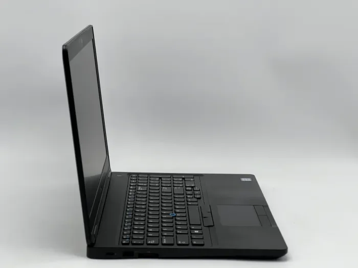 Ноутбук Dell Latitude 5590, i5-7300U, 8 GB, 120 GB, Intel HD Graphics 620, 1366x768, TN [SH26061029] БУ - зображення 2