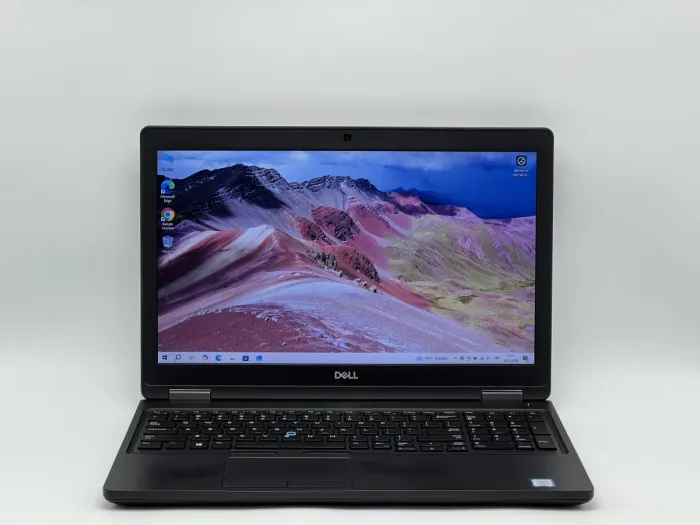 Ноутбук Dell Latitude 5590, i5-7300U, 8 GB, 120 GB, Intel HD Graphics 620, 1366x768, TN [SH26061039] БУ - зображення 1