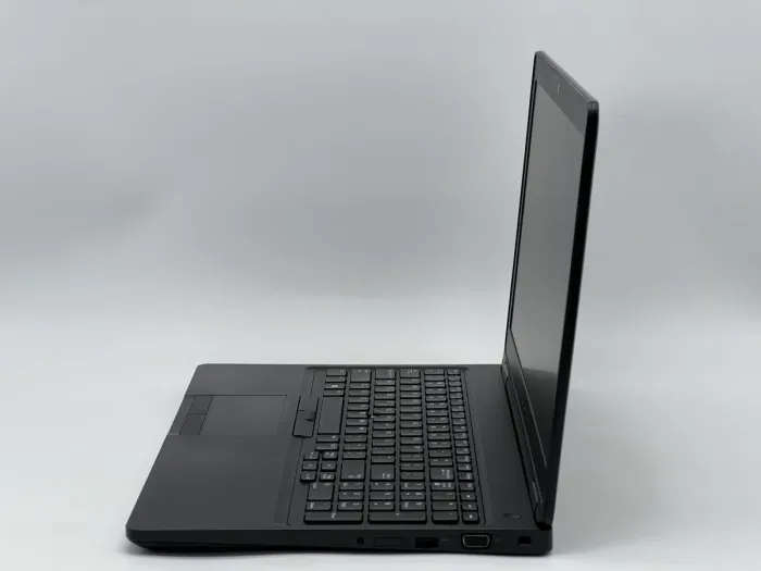 Ноутбук Dell Latitude 5590, i5-7300U, 8 GB, 120 GB, Intel HD Graphics 620, 1366x768, TN [SH26061406] БУ - зображення 3