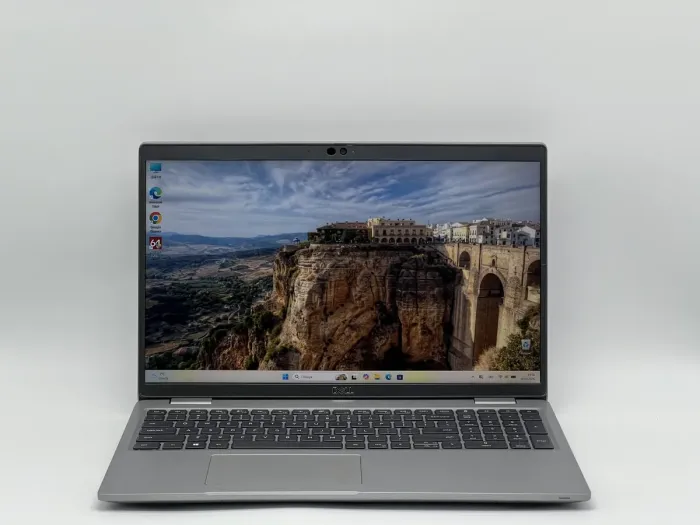 Ноутбук Dell Latitude 5520, i5-1145G7, 16 GB, 240 GB, Intel Iris Xe Graphics, 1920x1080, IPS [SH25121326] БУ - зображення 1