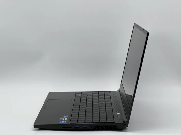 Ноутбук CyberPowerPC Tracer V Edge I15E, i7-11800H, 32 GB, 960 GB, NVIDIA GeForce RTX 3080, 2560x1440, IPS [SH2602076] БУ - зображення 4