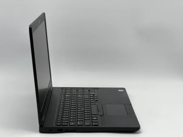 Ноутбук Dell Latitude 5590, i5-7300U, 8 GB, 120 GB, Intel HD Graphics 620, 1366x768, TN [SH26061013] БУ - зображення 2