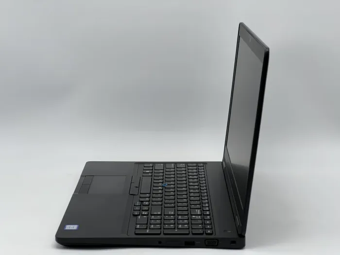 Ноутбук Dell Latitude 5590, i5-7300U, 8 GB, 120 GB, Intel HD Graphics 620, 1366x768, TN [SH2605903] БУ - зображення 3