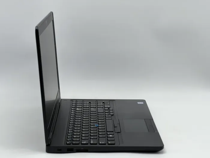 Ноутбук Dell Latitude 5590, i5-7300U, 8 GB, 120 GB, Intel HD Graphics 620, 1366x768, TN [SH26051070] БУ - зображення 2