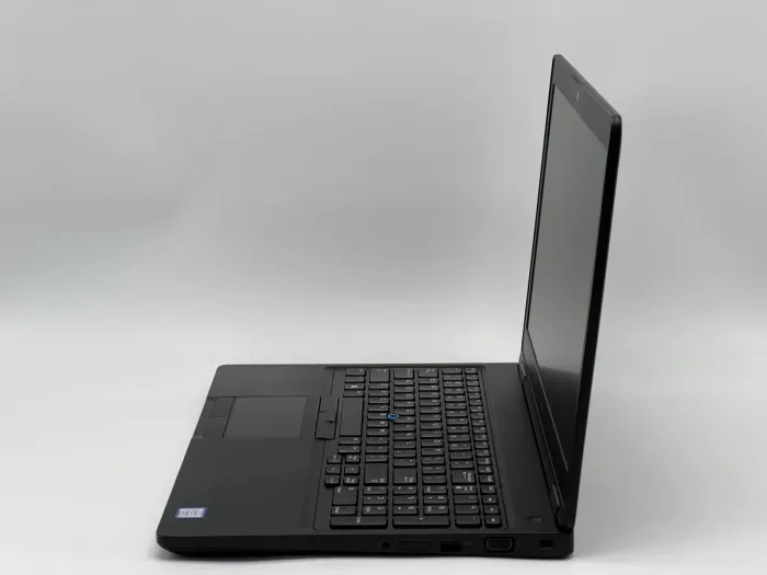 Ноутбук Dell Latitude 5590, i5-7300U, 8 GB, 120 GB, Intel HD Graphics 620, 1366x768, TN [SH26061013] БУ - зображення 3