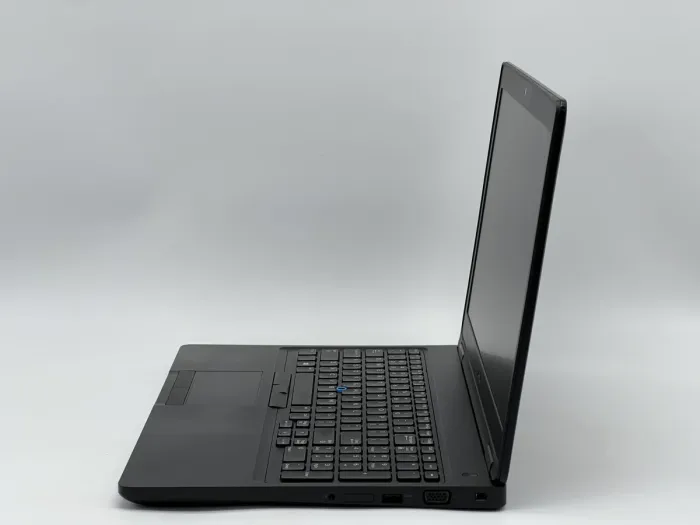 Ноутбук Dell Latitude 5590, i5-7300U, 8 GB, 120 GB, Intel HD Graphics 620, 1366x768, TN [SH26061040] БУ - зображення 3