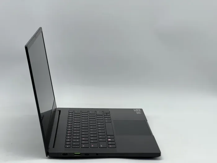 Ноутбук Razer Blade 14 RZ09-0427NEA3, AMD Ryzen 9 6900HX, 16 GB, 960 GB, NVIDIA GeForce RTX 3070 Ti, 2560x1440, IPS [SH25041274] БУ - зображення 2