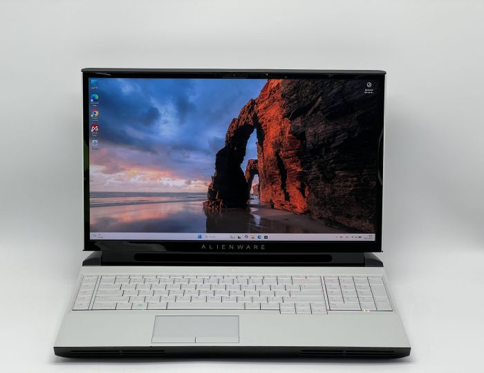 Ноутбук Dell Alienware Area 51m, Intel Core i9-9900K, 32 GB, 960 GB, NVIDIA GeForce RTX 2080, 1920x1080, IPS [SH2509588] БУ - зображення 1