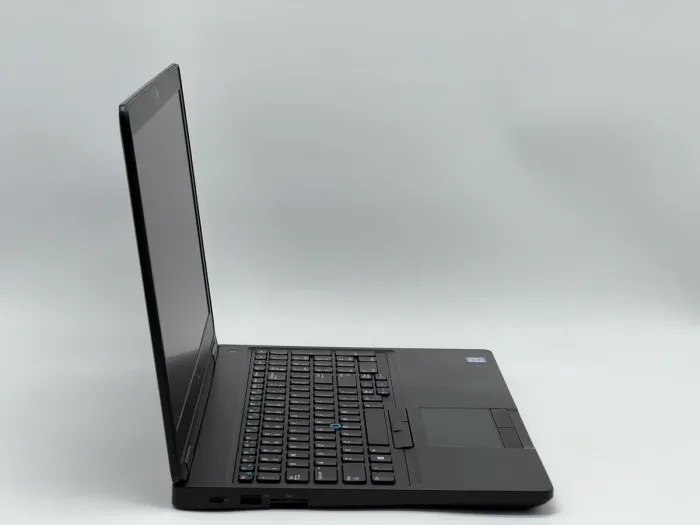 Ноутбук Dell Latitude 5590, i5-7300U, 8 GB, 120 GB, Intel HD Graphics 620, 1366x768, TN [SH26051067] БУ - зображення 2