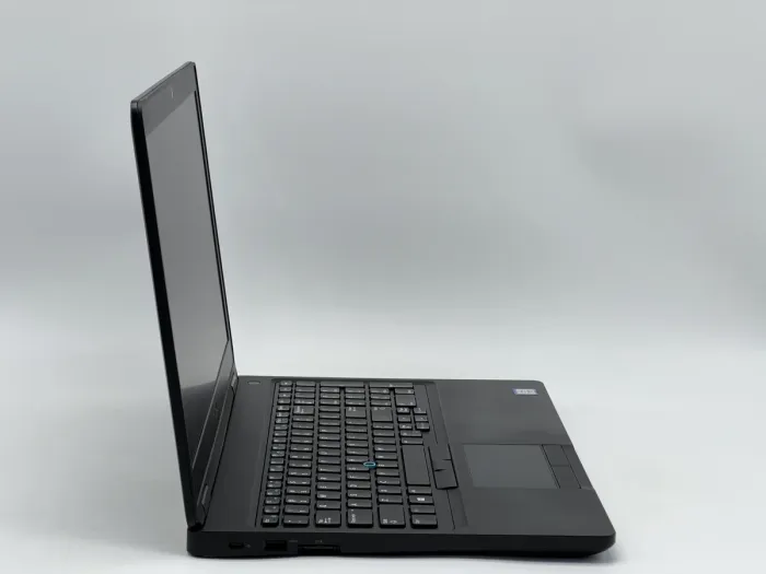 Ноутбук Dell Latitude 5590, i5-7300U, 8 GB, 120 GB, Intel HD Graphics 620, 1366x768, TN [SH26051071] БУ - зображення 2
