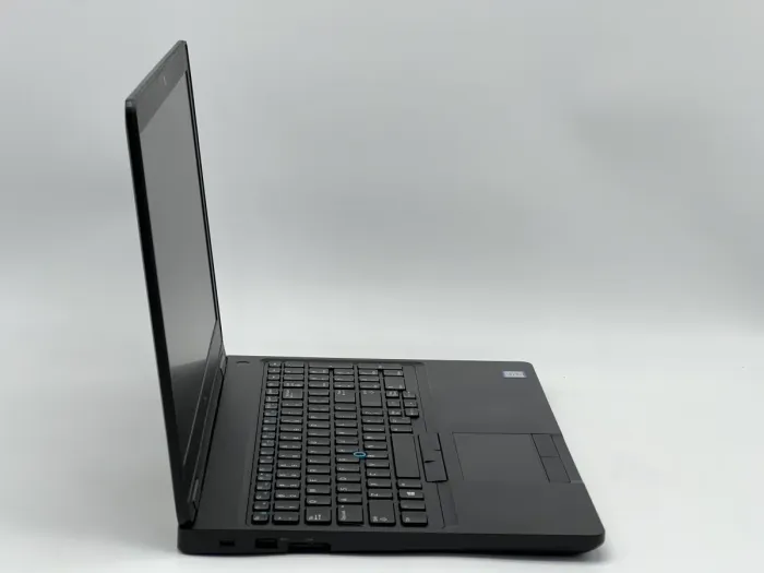 Ноутбук Dell Latitude 5590, i5-7300U, 8 GB, 120 GB, Intel HD Graphics 620, 1366x768, TN [SH26051039] БУ - зображення 2