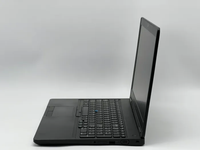 Ноутбук Dell Latitude 5590, i5-7300U, 8 GB, 120 GB, Intel HD Graphics 620, 1366x768, TN [SH26051066] БУ - зображення 3