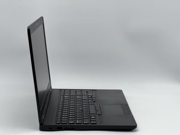 Ноутбук Dell Latitude 5590, i5-7300U, 8 GB, 120 GB, Intel HD Graphics 620, 1366x768, TN [SH26051066] БУ - зображення 2