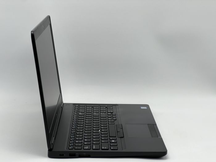 Ноутбук Dell Latitude 5590, i5-7300U, 8 GB, 120 GB, Intel HD Graphics 620, 1366x768, TN [SH26061023] БУ - зображення 2