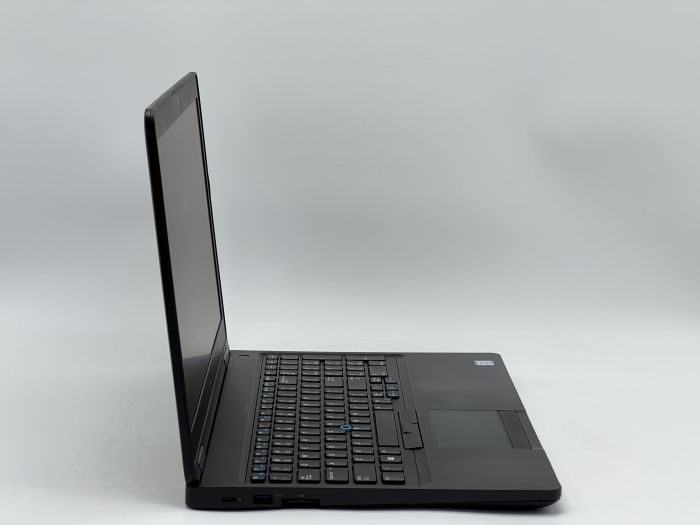 Ноутбук Dell Latitude 5590, i5-7300U, 8 GB, 120 GB, Intel HD Graphics 620, 1366x768, TN [SH26051056] БУ - зображення 2