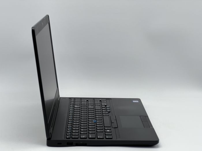 Ноутбук Dell Latitude 5590, i5-7300U, 8 GB, 120 GB, Intel HD Graphics 620, 1366x768, TN [SH26051089] БУ - зображення 2