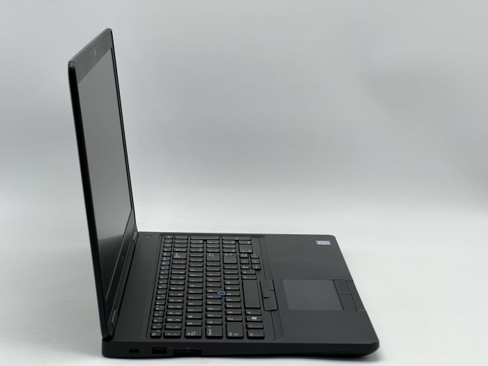 Ноутбук Dell Latitude 5590, i5-7300U, 8 GB, 120 GB, Intel HD Graphics 620, 1366x768, TN [SH26061624] БУ - зображення 2
