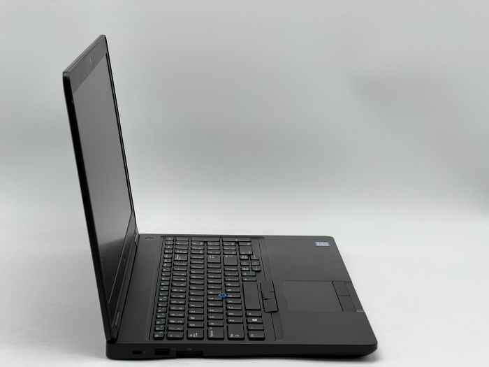 Ноутбук Dell Latitude 5590, i5-7300U, 8 GB, 120 GB, Intel HD Graphics 620, 1366x768, TN [SH26061032] БУ - зображення 2