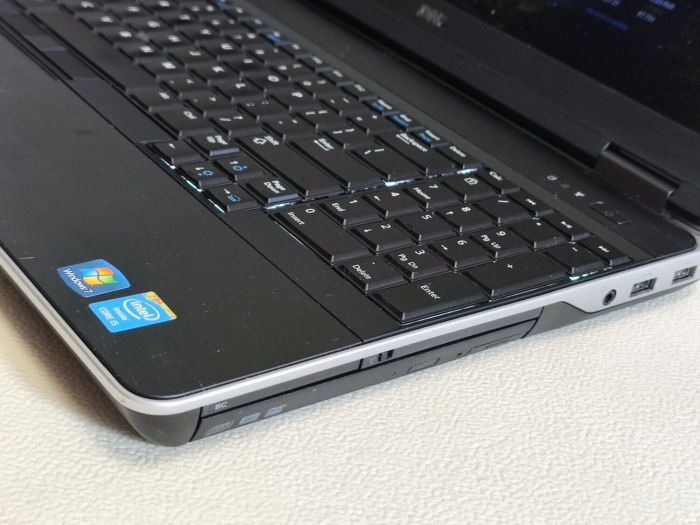 Ноутбук Dell Latitude E6540 / 15.6" (1920x1080) TN / Intel Core i5-4300M (2 (4) ядра по 2.6 - 3.3 GHz) / 8 GB DDR3 / 256 GB SSD / Intel HD Graphics 4600 / WebCam / DVD-ROM б/в - зображення 4