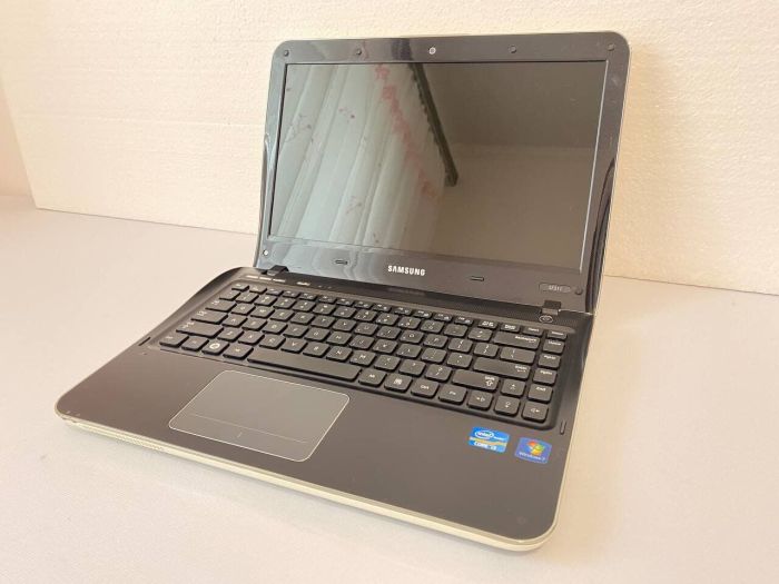 Ноутбук Samsung NP-SF311 / 13.3" (1366x768) TN / Intel Core i3-2310M (2 (4) ядра по 2.1 GHz) / 8 GB DDR3 / 128 GB SSD / Intel HD Graphics 3000 / WebCam б/в - зображення 3
