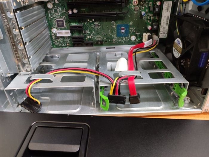 Комп'ютер Fujitsu Esprimo P757/E90+ Tower / Intel Core i5-6500 (4 ядра по 3.2 - 3.6 GHz) / 8 GB DDR4 / no HDD / Intel HD Graphics 530 / 280W / DisplayPort / DVI б/в - зображення 9