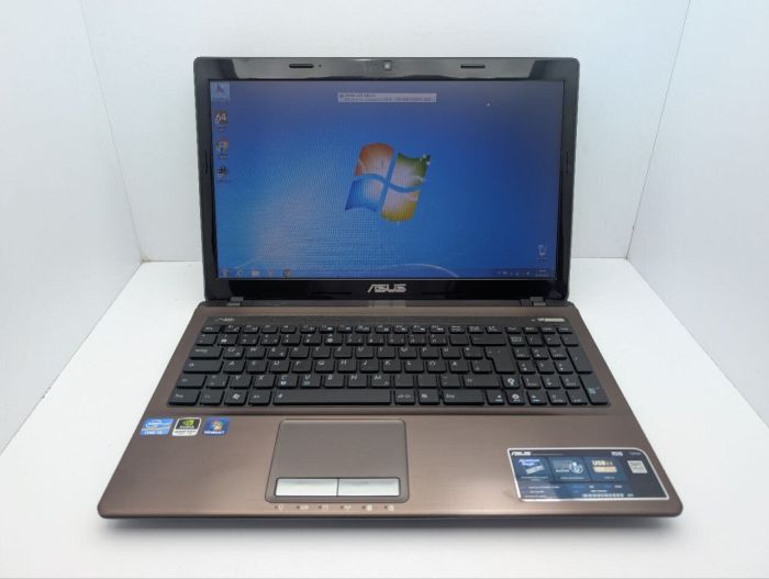 Ноутбук Asus X53S / 15.6'' (1366x768) TN / Intel Core i3-2330M (2 (4) ядра по 2.2 GHz) / 6 GB DDR3 / 320 GB HDD / nVidia GeForce GT 540M, 1 GB GDDR3, 128-bit / WebCam / DVD-ROM б/в - изображение 2