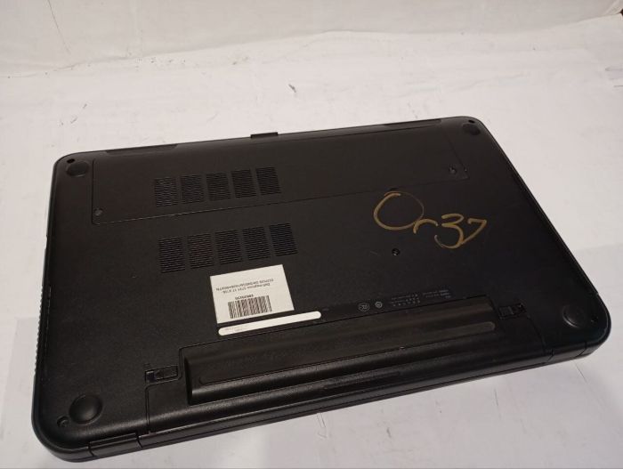 Ноутбук Dell Inspiron 17 3721 / 17.3" (1600x900) TN / Intel Core i5-3337U (2 (4) ядра по 1.8 - 2.7 GHz) / 8 GB DDR3 / 240 GB SSD + 320 HDD / Intel HD Graphics 4000 / WebCam б/в - зображення 7