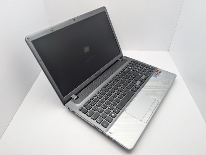 Ноутбук Samsung NP355V5C / 15.6" (1366x768) TN / AMD A6-4400M (2 (4) ядра по 2.1 GHz) / 6 GB DDR3 / 750 GB HDD / AMD Radeon HD 7520G Graphics / WebCam б/в - зображення 6