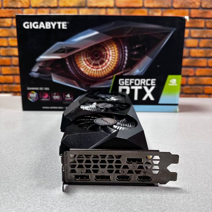 Дискретна відеокарта Gigabyte GeForce RTX 3080 Gaming OC, 12 GB GDDR6X, 384-bit / 2x HDMI, 2x DisplayPort / (GV-N3080GAMING OC-12GD) б/в - зображення 3