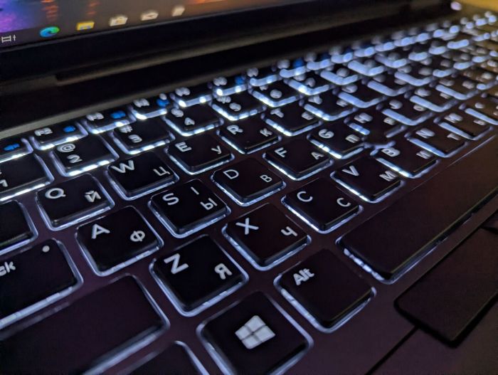 Мобільна робоча станція Dell Precision 7540 / 15,6" (1920x1080) IPS / Intel Core i7-9850H (6 (12) ядер по 2,6 - 4,6 ГГц) / 32 ГБ DDR4 / 512 ГБ SSD / nVidia Quadro RTX 3000, 6 ГБ GDDR6, 192-біт / TouchID / WebCam / Windows 10 б/в - зображення 6