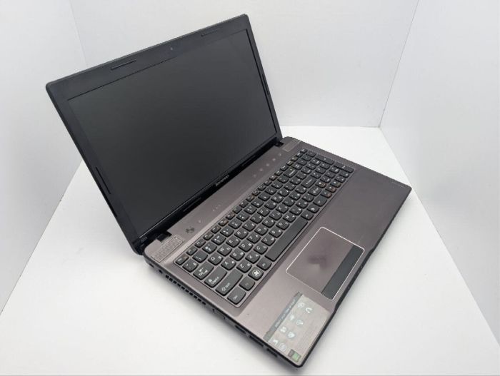 Ноутбук Lenovo IdeaPad Z575 / 15.6" (1366x768) TN / AMD A4-3300M (2 ядра по 1.9 - 2.5 GHz) / 8 GB DDR3 / 500 GB HDD / AMD Radeon Graphics 6480G / WebCam / DVD-ROM б/в - зображення 6