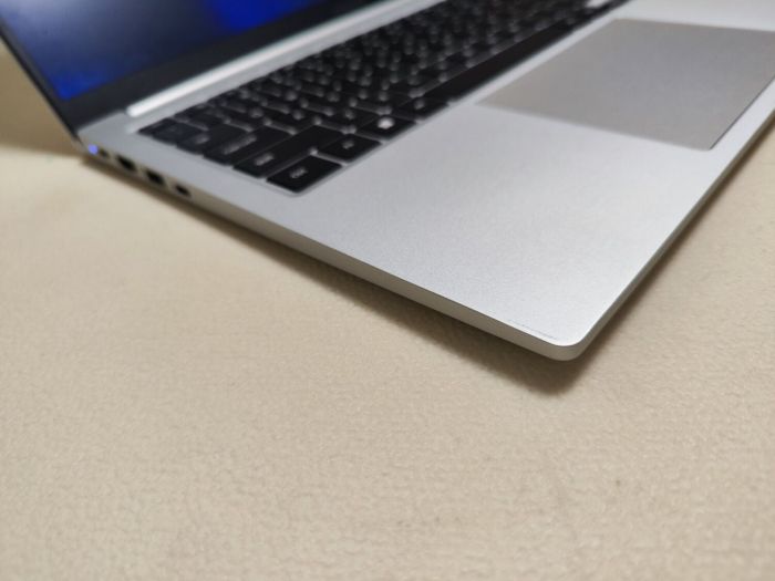 Ноутбук Samsung Galaxy Book 750TDA / 15.6" (1920x1080) TN Touch / Intel Core i5-1135G7 (4 (8) ядра по 4.2 GHz) / 16 GB DDR4 / 512 GB SSD / Intel Iris Xe Max DG1, 4 GB GDDR4, 128-bit / WebCam б/в - зображення 3