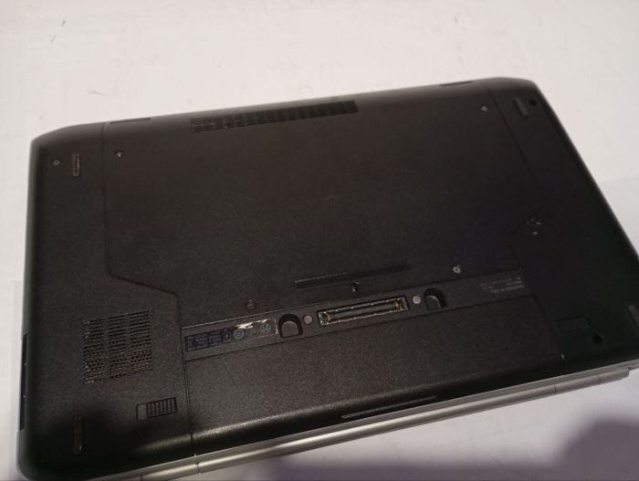 Ноутбук Б-клас Dell Latitude E5520 / 15.6" (1366x768) TN / Intel Core i3-2350M (2 (4) ядра по 2.3 GHz) / 8 GB DDR3 / 500 GB HDD / Intel HD Graphics 3000 / WebCam / DVD-RW б/в - зображення 7