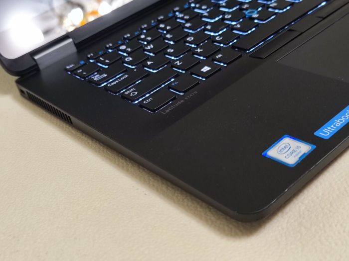 Ультрабук Dell Latitude E7470 / 14" (2560x1440) IPS Touch / Intel Core i5-6200U (2 (4) ядра по 2.3 - 2.8 GHz) / 8 GB DDR4 / 256 GB SSD / Intel HD Graphics 520 / WebCam б/в - зображення 3