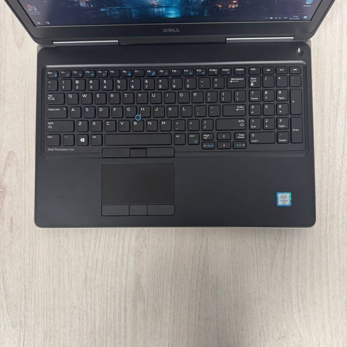 Робоча станція Dell Precision 7510 / 15,6" (1920x1080) IPS / Intel Core i7-6820HQ (4 (8) ядра по 2,7 - 3,6 ГГц) / 16 ГБ DDR4 / 256 ГБ SSD / nVidia Quadro M1000M, 2 ГБ GDDR5, 128-біт / Веб-камера б/в - зображення 3