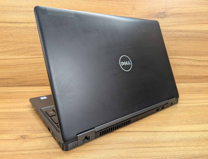 Ноутбук Dell Latitude 5580 / 15.6" (1920x1080) IPS / Intel Core i5-7300U (2 (4) ядра по 2.6 - 3.5 GHz) / 8 GB DDR4 / 256 GB SSD / Intel HD Graphics 620 / WebCam / Windows 10 б/в - зображення 7