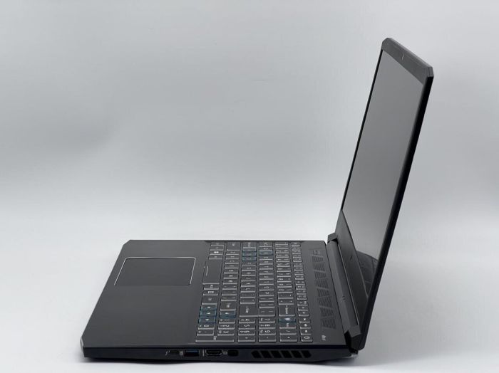 Ігровий ноутбук Б-класу Acer Predator Helios 300 PH315-54-760s / 15.6" (1920x1080) IPS / Intel Core i7-11800H (8 (16) ядер по 2.3 - 4.6 GHz) / 16 GB DDR4 / 960 GB SSD / nVidia GeForce RTX 3060, 6 GB GDDR6, 192-bit / WebCam б/в - зображення 4