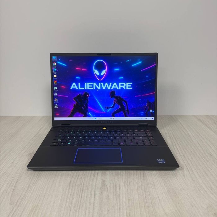 Ігровий ультрабук Б-класу Dell Alienware m16 R2 / 16" (2560x1600) IPS / Intel Core Ultra 9 185H (16 (22) ядер по 1,8 - 5,1 ГГц) / 32 ГБ DDR5 / 1000 ГБ SSD / nVidia GeForce RTX 4070, 8 ГБ GDDR6, 128-біт / WebCam б/в - зображення 2