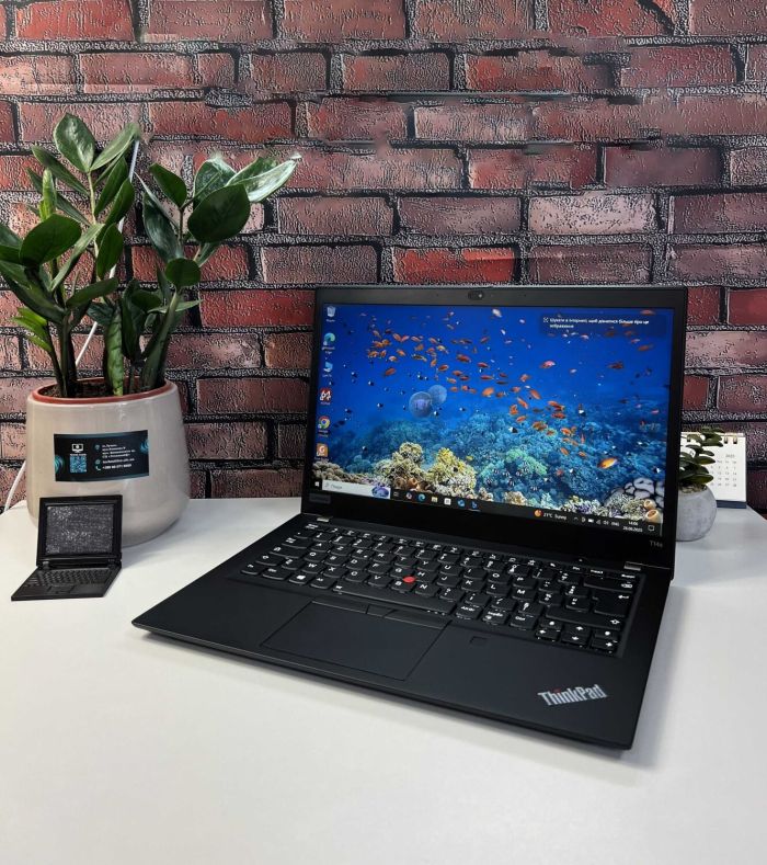 Ультрабук Lenovo ThinkPad T14s Gen 1 / 14" (1920x1080) IPS / Intel Core i5-10210U (4 (8) ядра по 1.6 - 4.2 GHz) / 16 GB DDR4 / 256 GB SSD M.2 / Intel UHD Graphics / WebCam / Windows 10 Pro б/в - зображення 3