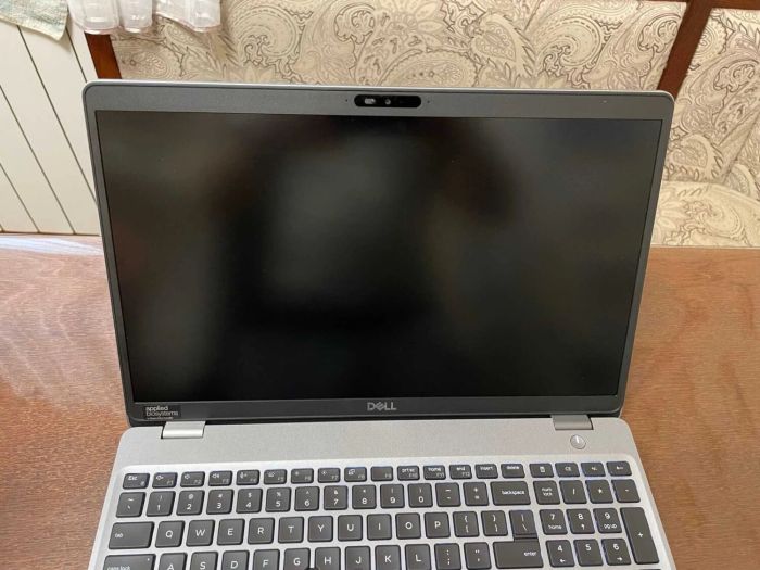 Мобільна робоча станція Dell Precision 3551 / 15,6" (1920x1080) IPS / Intel Core i7-10750H (6 (12) ядер по 2,6 - 5,0 ГГц) / 16 ГБ DDR4 / 256 ГБ SSD / nVidia Quadro P620, 4 ГБ GDDR5, 128-біт / WebCam б/в - изображение 3