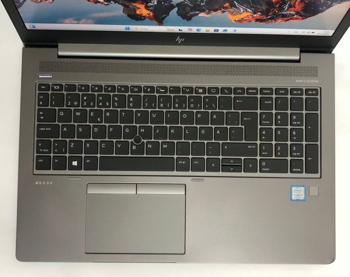 Мобільна робоча станція Б-класу HP Zbook 15u G6 / 15.6" (1920x1080) IPS / Intel Core i7-8565U (4 (8) ядра по 1.8 - 4.6 GHz) / 16 GB DDR4 / 256 GB SSD / AMD Radeon Pro WX 3200, 4 GB GDDR5, 128-bit / WebCam / Win 11 Pro б/в - изображение 8