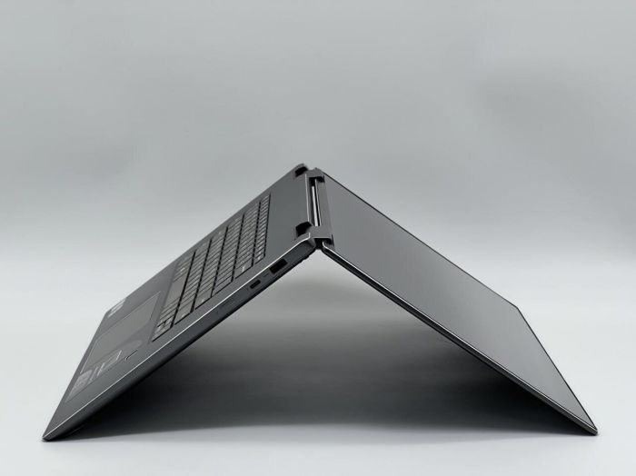 Ігровий ноутбук-трансформер Lenovo Yoga 720-15IKB / 15.6" (3840x2160) IPS Touch / Intel Core i7-7700HQ (4 (8) ядра по 2.8 - 3.8 GHz) / 16 GB DDR4 / 240 GB SSD / nVidia GeForce GTX 1050, 2 GB GDDR5, 128-bit / WebCam б/в - зображення 5