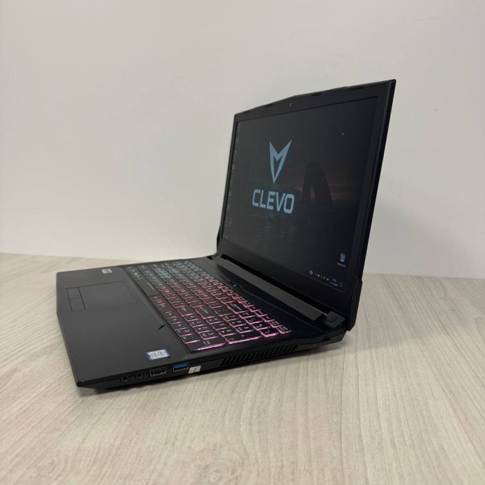 Ігровий ноутбук Б-класу Clevo N850Hj / 15,6" (1920x1080) IPS / Intel Core i7-7700HQ (4 (8) ядра по 2,8 - 3,8 ГГц) / 8 ГБ DDR4 / 128 ГБ SSD + 500 ГБ HDD / nVidia GeForce GTX 1050, 2 ГБ GDDR5, 128-біт / WebCam б/в - зображення 5