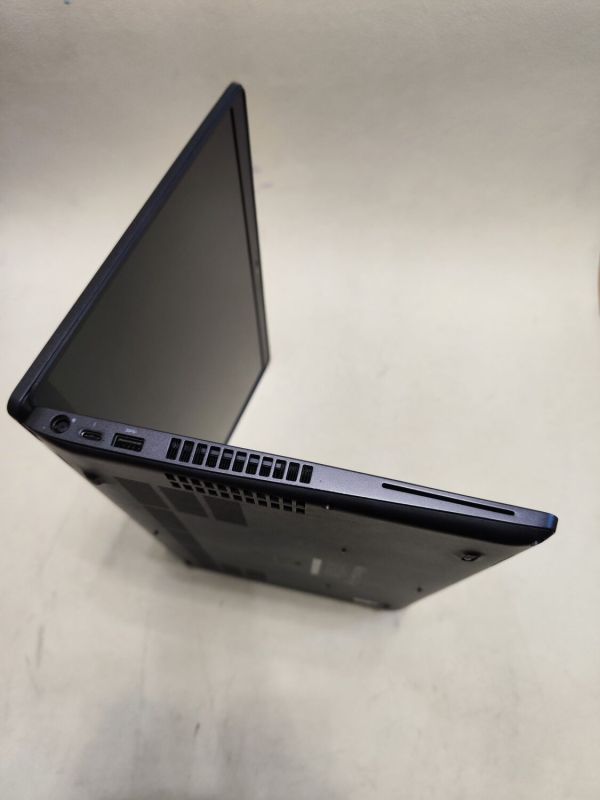 Ультрабук Б-клас Dell Latitude 5501 / 15.6" (1920x1080) IPS / Intel Core i5-9400H (4 (8) ядра по 2.5 - 4.3 GHz) / 16 GB DDR4 / 512 GB SSD / nVidia GeForce MX150, 2 GB GDDR5, 64-bit / WebCam б/в - изображение 3