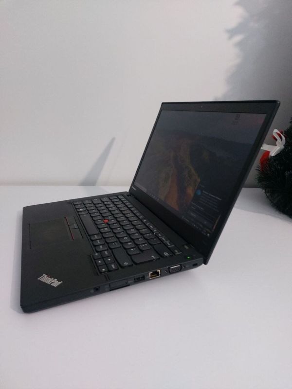 Ноутбук Б-клас Lenovo ThinkPad T450s / 14" (1600x900) TN / Intel Core i5-5200U (2 (4) ядра по 2.2 - 2.7 GHz) / 12 GB DDR3 / 250 GB SSD / Intel HD Graphics 5500 / WebCam б/в - зображення 5