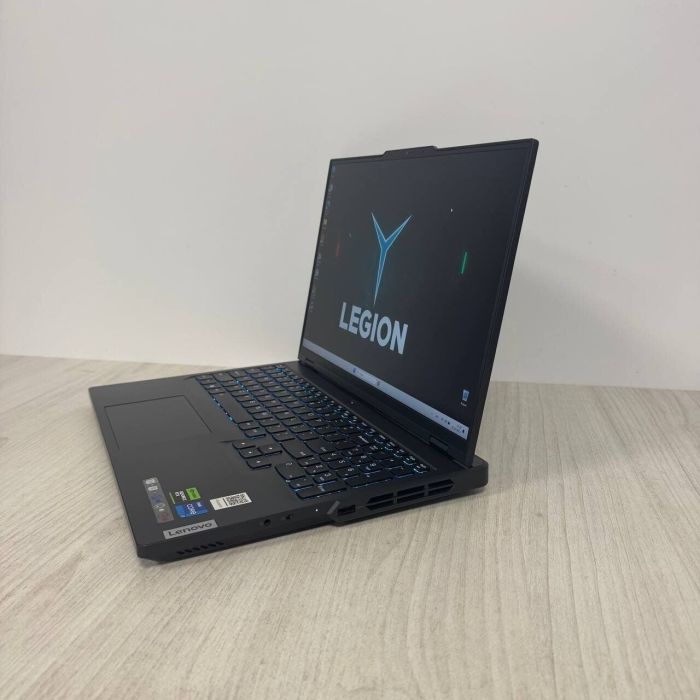 Ігровий ноутбук Lenovo Legion Pro 5 16IRX8 / 16" (2560x1600) IPS / Intel Core i7-13700HX (16 (24) ядра по 3,7 - 5,0 ГГц) / 32 ГБ DDR5 / 512 ГБ SSD / nVidia GeForce RTX 4070, 8 ГБ GDDR6, 128-біт / Веб-камера б/в - зображення 5