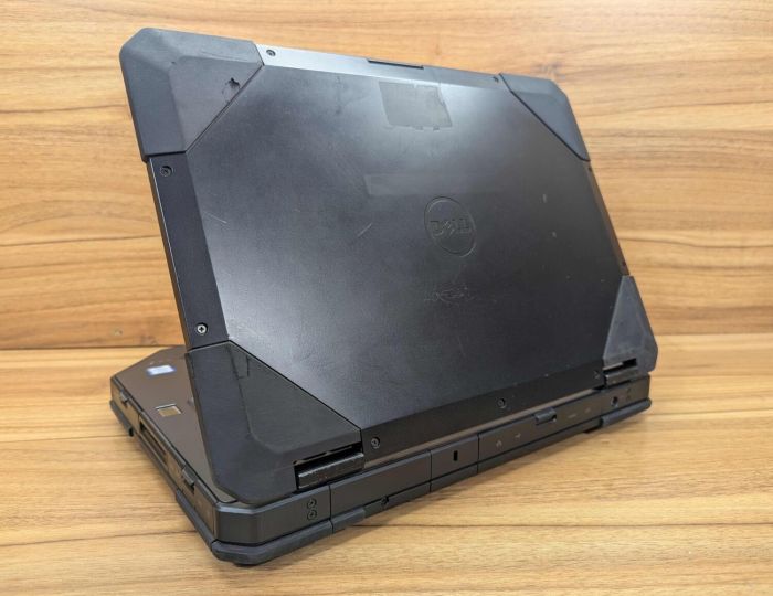 Захищений ноутбук Dell Latitude 14 Rugged 5414 / 14" (1920x1080) IPS Touch / Intel Core i5-6300U (2 (4) ядра по 2,4 - 3,0 ГГц) / 8 ГБ DDR4 / 240 ГБ SSD / Intel HD Graphics 520 / HDMI / VGA / Windows 10 б/в - зображення 7