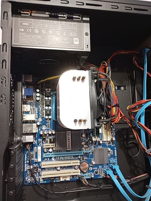 ПК Б-клас Gigabyte GA-MA74GM Tower / AMD Athlon II X2 250 (2 ядра по 3.0 GHz) / 4 GB DDR2 / 128 GB SSD / AMD 740G Graphics / 350W б/в - изображение 8