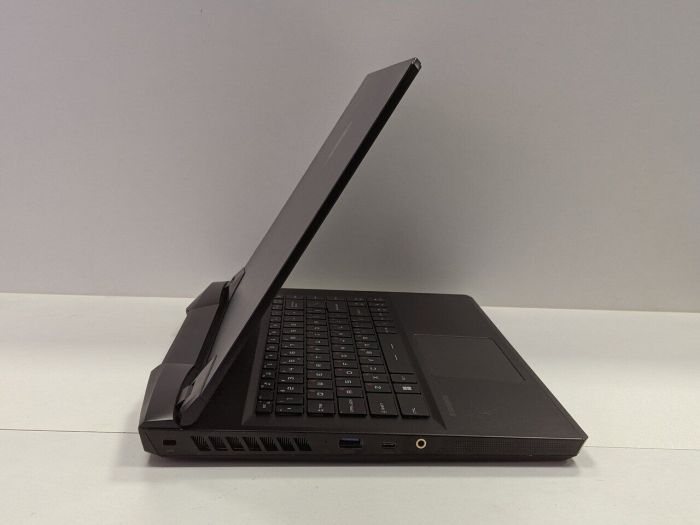 Ігровий ноутбук Б-класу MSI Vector GP66 12UHSO / 15,6" (2560x1440) IPS / Intel Core i9-12900H (14 (20) ядер по 3,8 - 5,0 ГГц) / 64 ГБ DDR5 / 1000 ГБ SSD M.2 / nVidia GeForce RTX 3080 Ti, 16 ГБ GDDR6, 256-біт / Веб-камера б/в - зображення 6